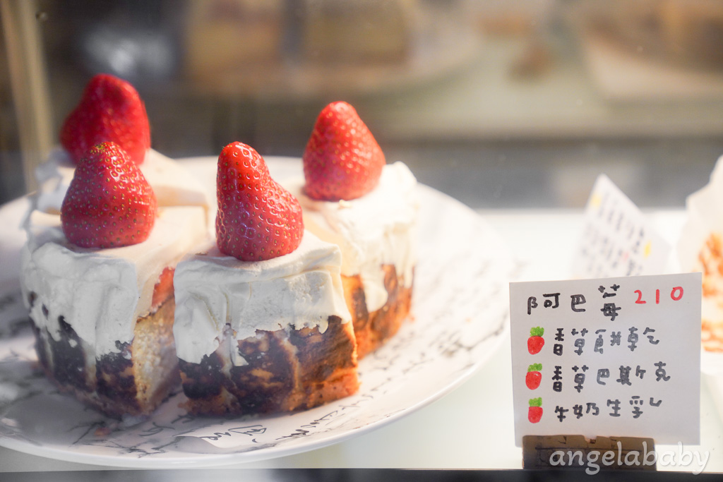 高雄好吃蛋糕『LIGHT 3 CAFE 亮三咖啡』不接受訂位採現場候位、好吃草莓蛋糕 @梅格(Angelababy)享樂日記