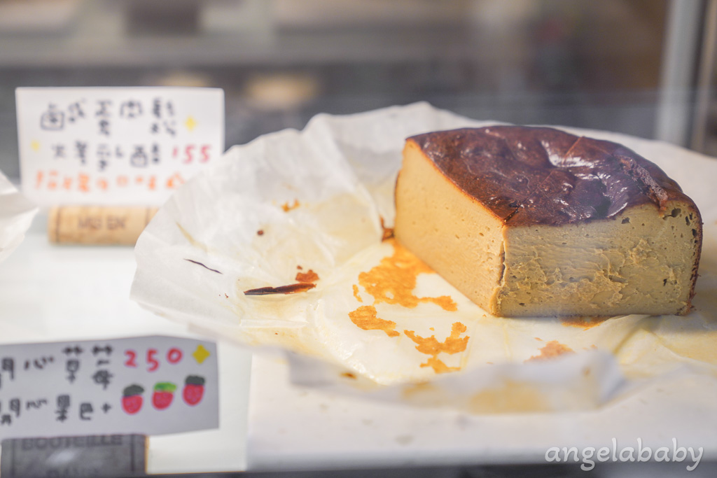 高雄好吃蛋糕『LIGHT 3 CAFE 亮三咖啡』不接受訂位採現場候位、好吃草莓蛋糕 @梅格(Angelababy)享樂日記