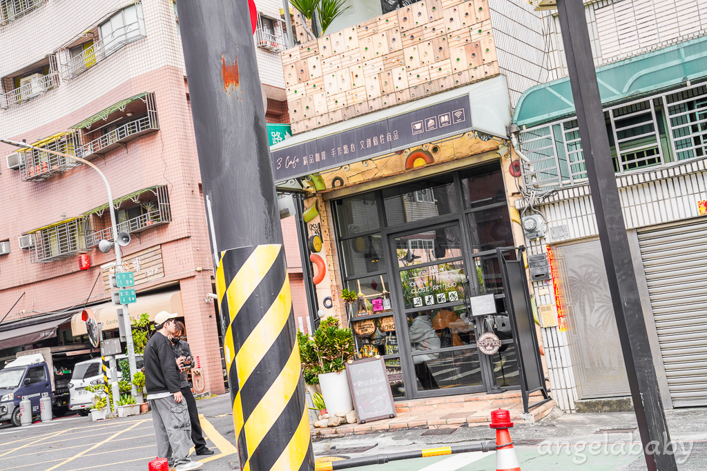 高雄好吃蛋糕『LIGHT 3 CAFE 亮三咖啡』不接受訂位採現場候位、好吃草莓蛋糕 @梅格(Angelababy)享樂日記