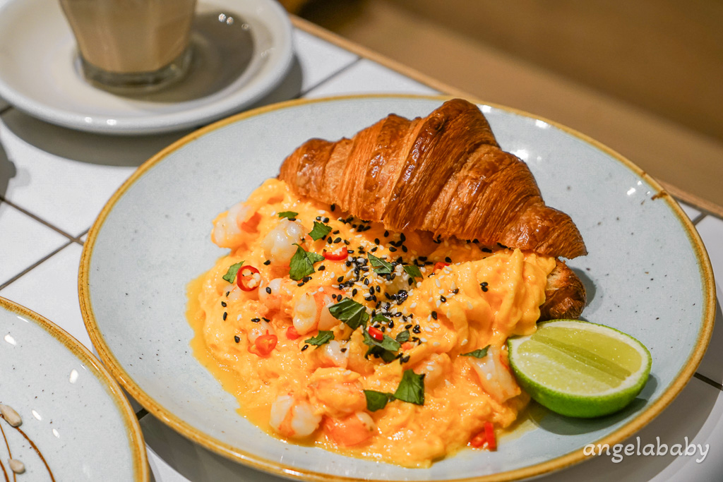 中山人氣早午餐『Supranormal Bakery Cafe 赤峰店』菜單、煙燻鮭魚酪梨吐司、熱辣蝦仁嫩蛋可頌都太強、好吃蛋塔 @梅格(Angelababy)享樂日記