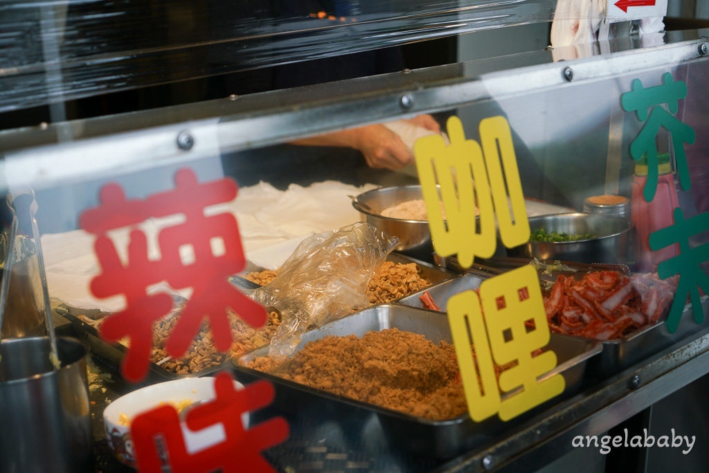 中壢新明夜市美食『廖家手工潤餅』皮Q內餡新鮮夠味一捲50元 @梅格(Angelababy)享樂日記