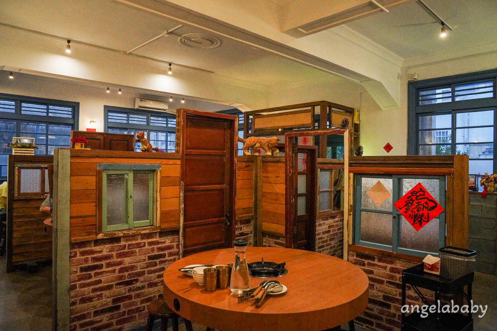 苗栗美食｜日式老洋宅改建火鍋『貢鍋共鍋麻辣火鍋店-苗栗火鍋店』菜單、訂位、客家胡椒豬肚雞鍋 @梅格(Angelababy)享樂日記