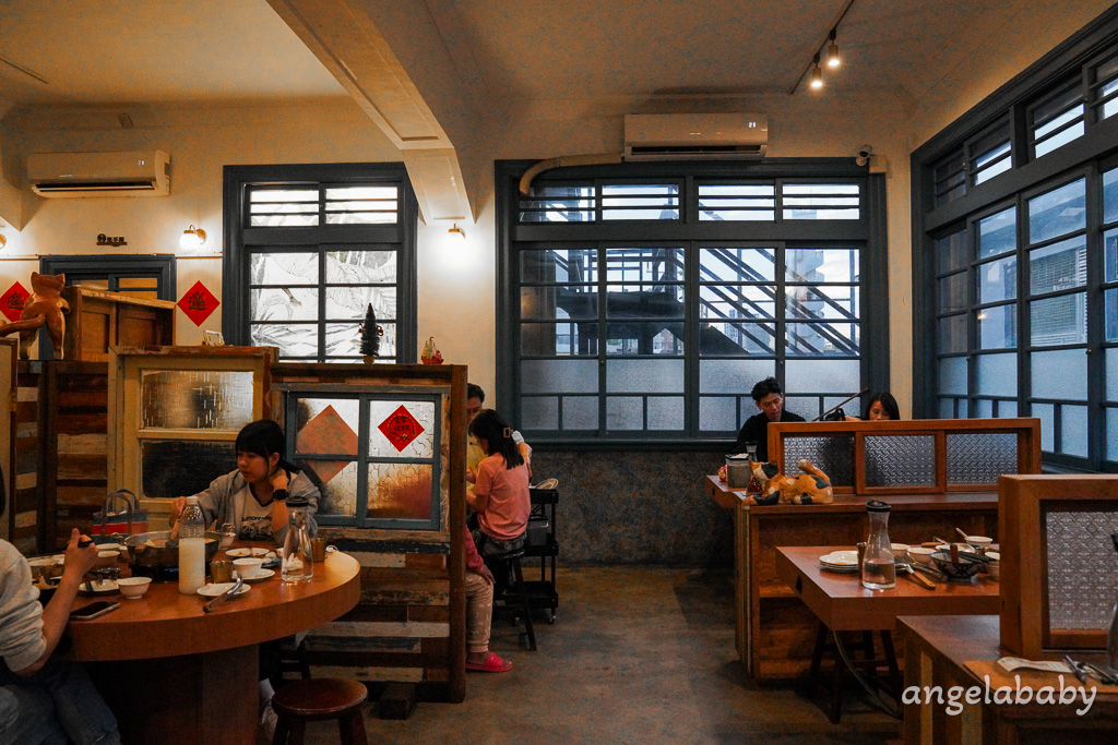 苗栗美食｜日式老洋宅改建火鍋『貢鍋共鍋麻辣火鍋店-苗栗火鍋店』菜單、訂位、客家胡椒豬肚雞鍋 @梅格(Angelababy)享樂日記