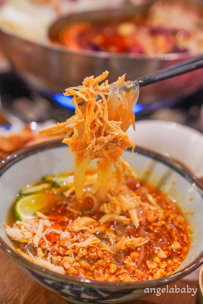 苗栗美食｜日式老洋宅改建火鍋『貢鍋共鍋麻辣火鍋店-苗栗火鍋店』菜單、訂位、客家胡椒豬肚雞鍋 @梅格(Angelababy)享樂日記