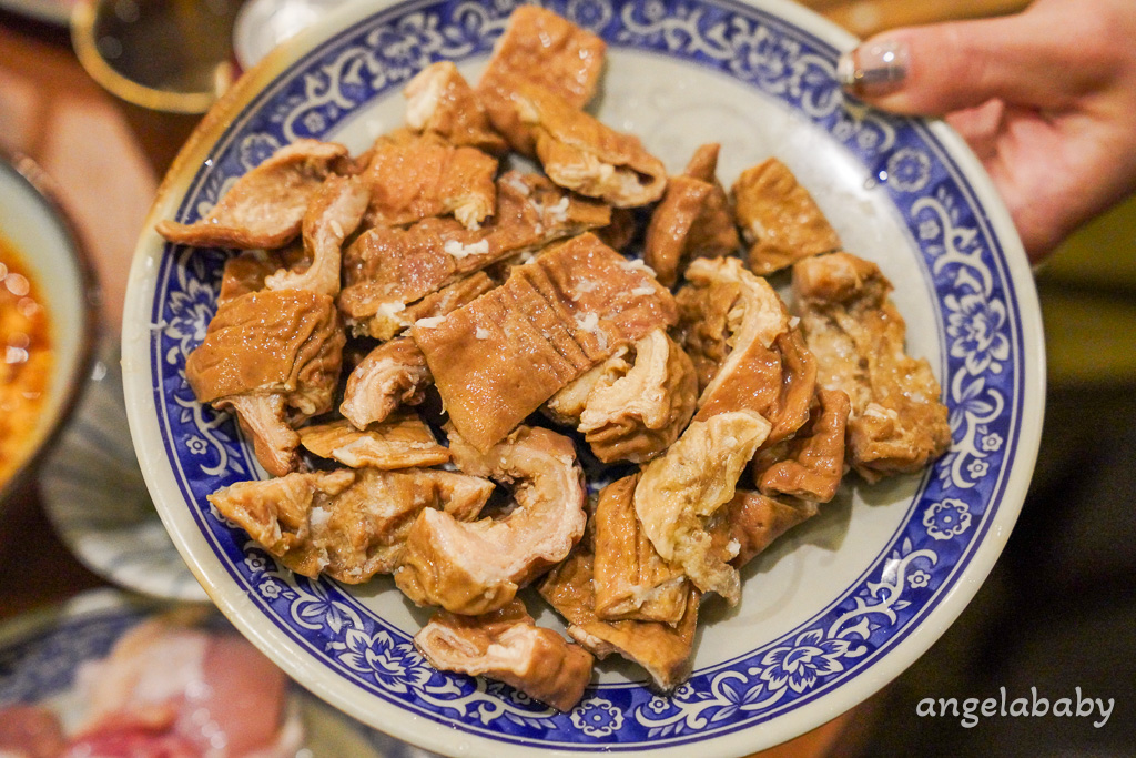 苗栗美食｜日式老洋宅改建火鍋『貢鍋共鍋麻辣火鍋店-苗栗火鍋店』菜單、訂位、客家胡椒豬肚雞鍋 @梅格(Angelababy)享樂日記