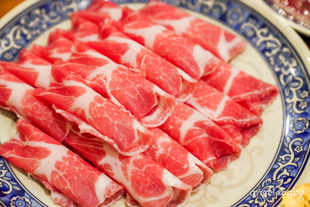 苗栗美食｜日式老洋宅改建火鍋『貢鍋共鍋麻辣火鍋店-苗栗火鍋店』菜單、訂位、客家胡椒豬肚雞鍋 @梅格(Angelababy)享樂日記