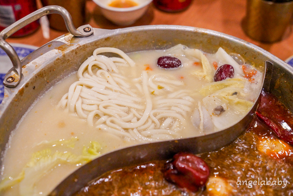 苗栗美食｜日式老洋宅改建火鍋『貢鍋共鍋麻辣火鍋店-苗栗火鍋店』菜單、訂位、客家胡椒豬肚雞鍋 @梅格(Angelababy)享樂日記