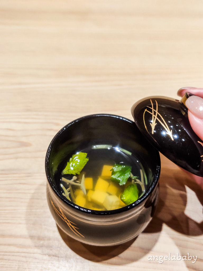 台北無菜單日料｜海峽會『辰日本料理』訂位、帥氣料理長阪口琢磨、壽司午間套餐NT$3,500 @梅格(Angelababy)享樂日記