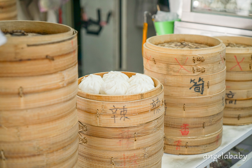 士林天母好吃包子『臥籠崗天然酵素包子饅頭』哈爾濱排骨包、麻辣包好吃、臥籠崗包子菜單 @梅格(Angelababy)享樂日記