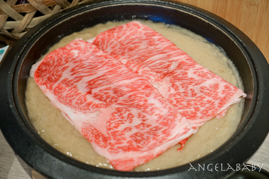 北投五星溫泉飯店｜晶泉丰旅『三燔北投Mihan Beitou』限時與山形縣百大旅館推出「古窯特製胡麻味噌壽喜燒套餐」、女將服務 @梅格(Angelababy)享樂日記