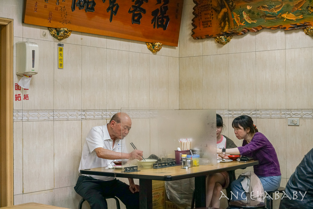 新莊宵夜美食『眼鏡張滷肉飯』菜單、好喝虱目魚湯 @梅格(Angelababy)享樂日記