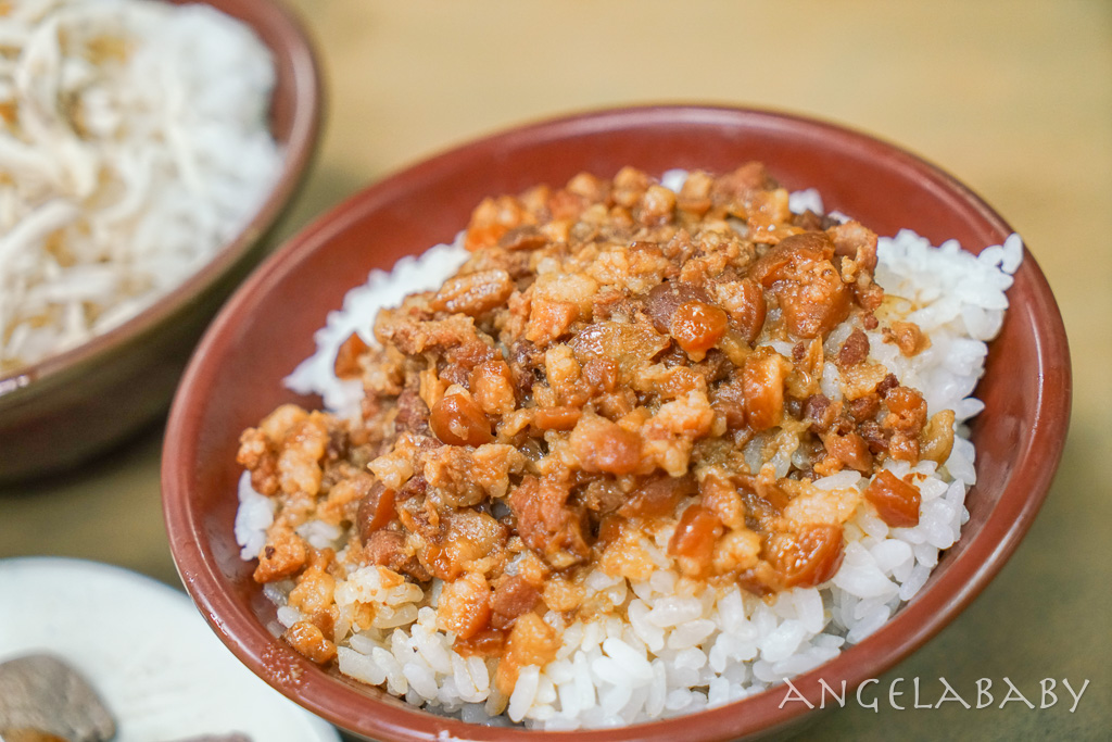 新莊宵夜美食『眼鏡張滷肉飯』菜單、好喝虱目魚湯 @梅格(Angelababy)享樂日記