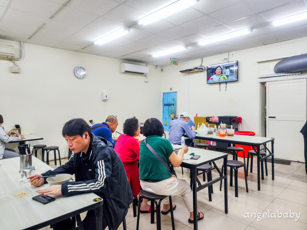 板橋超便宜牛肉麵『建宏牛肉麵板橋店』免費可樂汽水喝到飽、內用免費加湯 @梅格(Angelababy)享樂日記