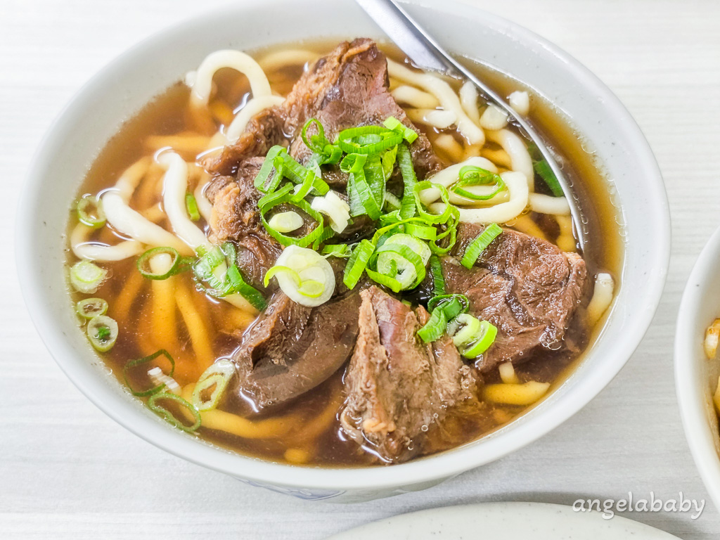 板橋超便宜牛肉麵『建宏牛肉麵板橋店』免費可樂汽水喝到飽、內用免費加湯 @梅格(Angelababy)享樂日記
