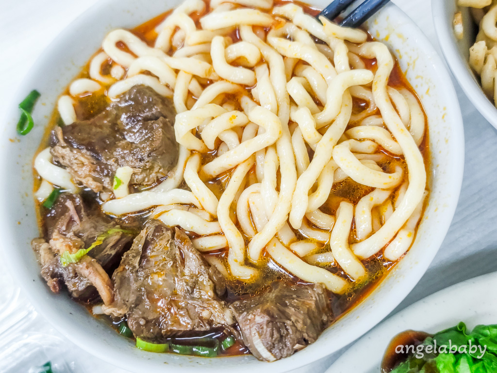 板橋超便宜牛肉麵『建宏牛肉麵板橋店』免費可樂汽水喝到飽、內用免費加湯 @梅格(Angelababy)享樂日記