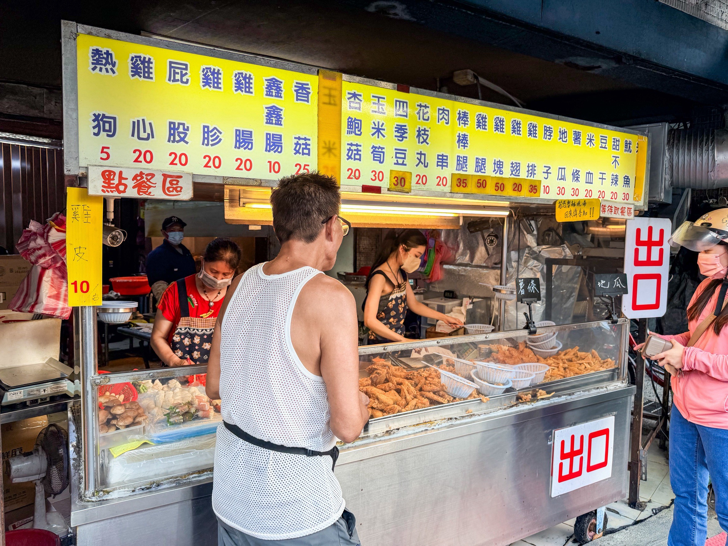 新莊美食｜排隊無盡頭的無名炸雞、台北雞排35塊哪裡找『福壽街 無名鹹酥雞』價格 @梅格(Angelababy)享樂日記