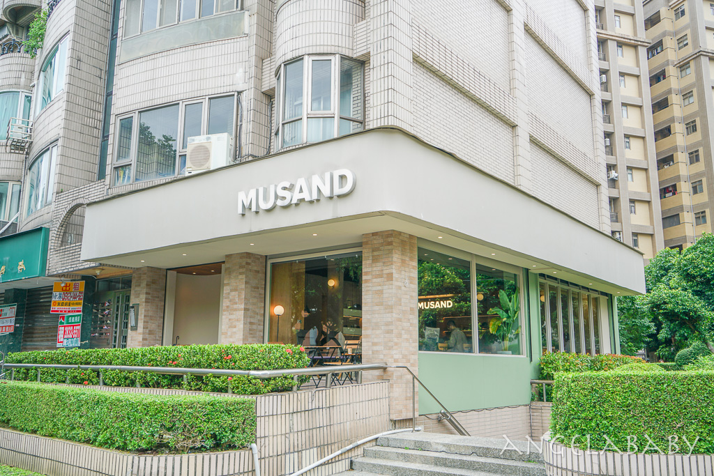 天母質感咖啡『MUSAND COFFEE GRANARY 漠杉咖啡』菜單、拉花拿鐵、好吃熱壓帕尼尼、寵物友善 @梅格(Angelababy)享樂日記