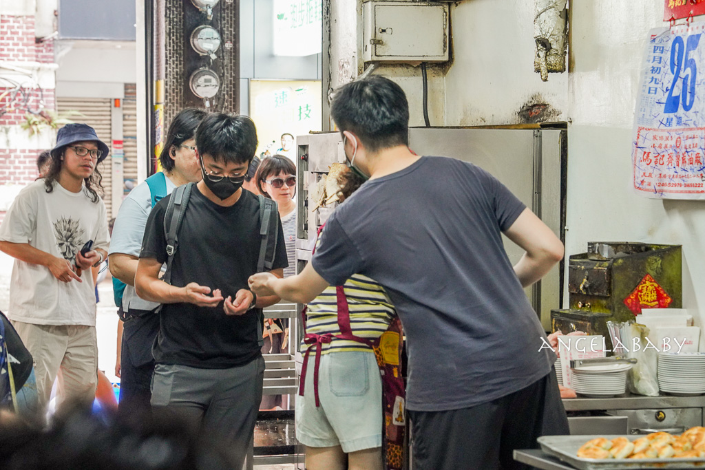 基隆【周家蔥油餅】基隆在地熱賣60年的排隊早餐 @梅格(Angelababy)享樂日記