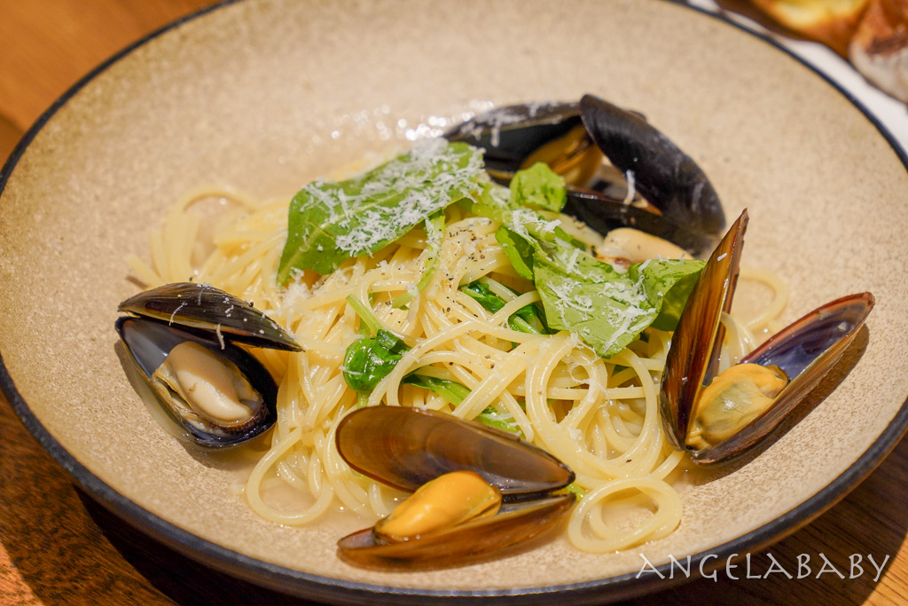 大阪梅田人氣餐酒館『MONIQUE』預約、商業午餐麵包吃到飽、4特調飲品喝到飽 @梅格(Angelababy)享樂日記
