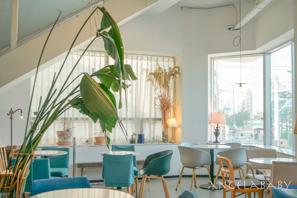 釜山廣安大橋絕美海景咖啡『Cafe Haute』 카페오뜨 광안비치점 希臘純白獨棟咖啡 @梅格(Angelababy)享樂日記