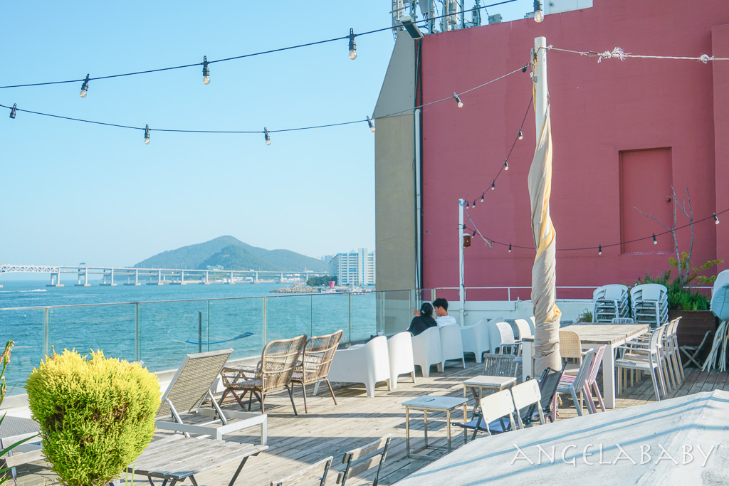 釜山廣安大橋絕美海景咖啡『Cafe Haute』 카페오뜨 광안비치점 希臘純白獨棟咖啡 @梅格(Angelababy)享樂日記
