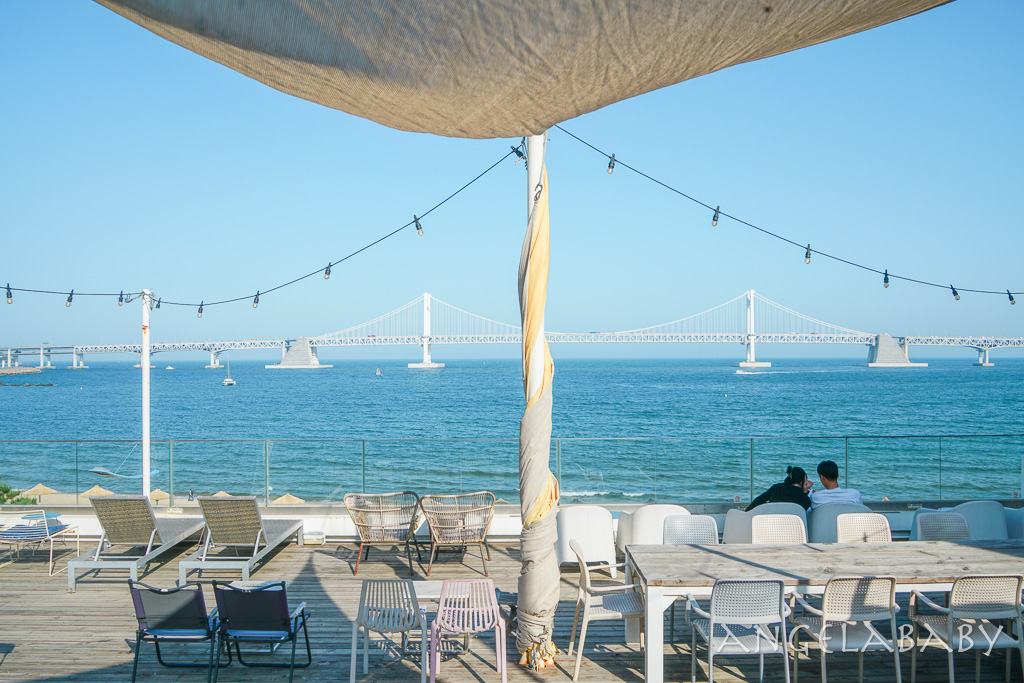 釜山廣安大橋絕美海景咖啡『Cafe Haute』 카페오뜨 광안비치점 希臘純白獨棟咖啡 @梅格(Angelababy)享樂日記
