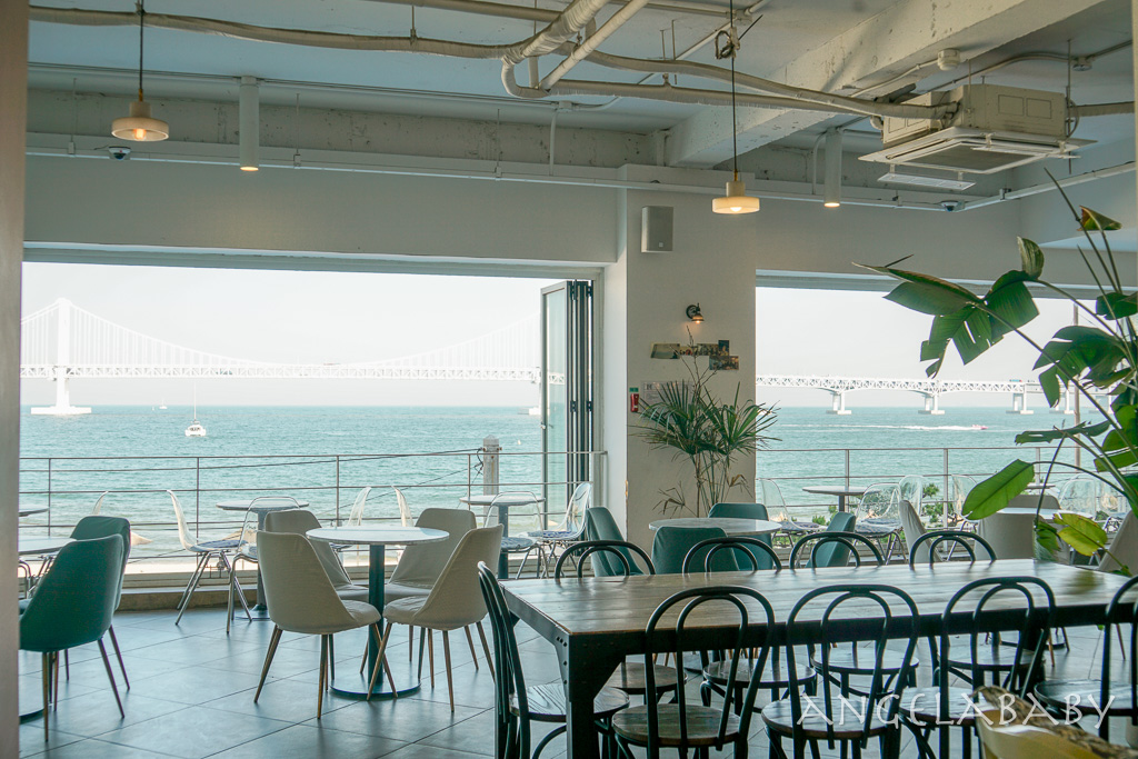 釜山廣安大橋絕美海景咖啡『Cafe Haute』 카페오뜨 광안비치점 希臘純白獨棟咖啡 @梅格(Angelababy)享樂日記