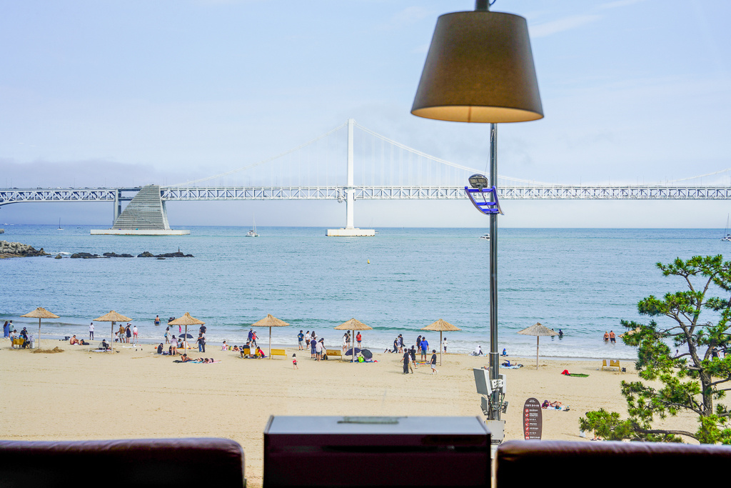 廣安大橋景觀咖啡『workingholiday busan』廣安站海景咖啡廳워킹홀리데이 @梅格(Angelababy)享樂日記