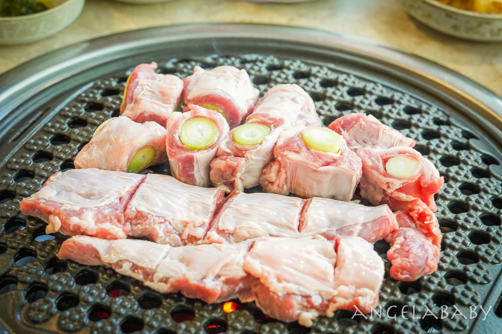 釜山西面烤肉『돼지나무 사랑걸렸네 부산 서면 본점』豬樹之愛菜單、預約送蜜烤栗子地瓜、有中文菜單 @梅格(Angelababy)享樂日記