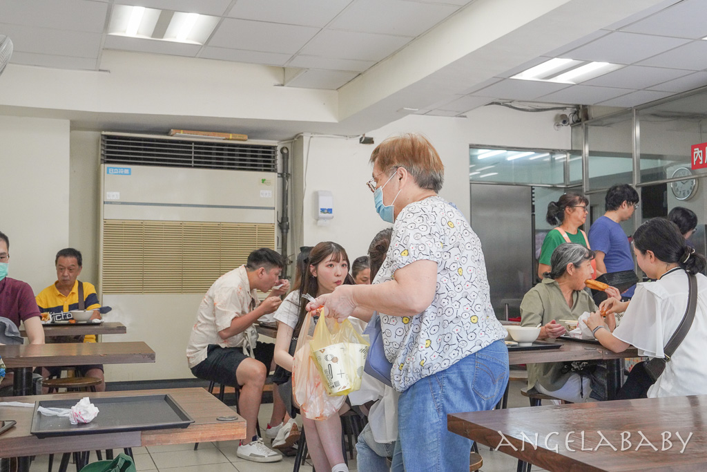 中正紀念堂早餐『鼎元豆漿』日本觀光客的最愛、手工爆漿小籠包推薦 @梅格(Angelababy)享樂日記