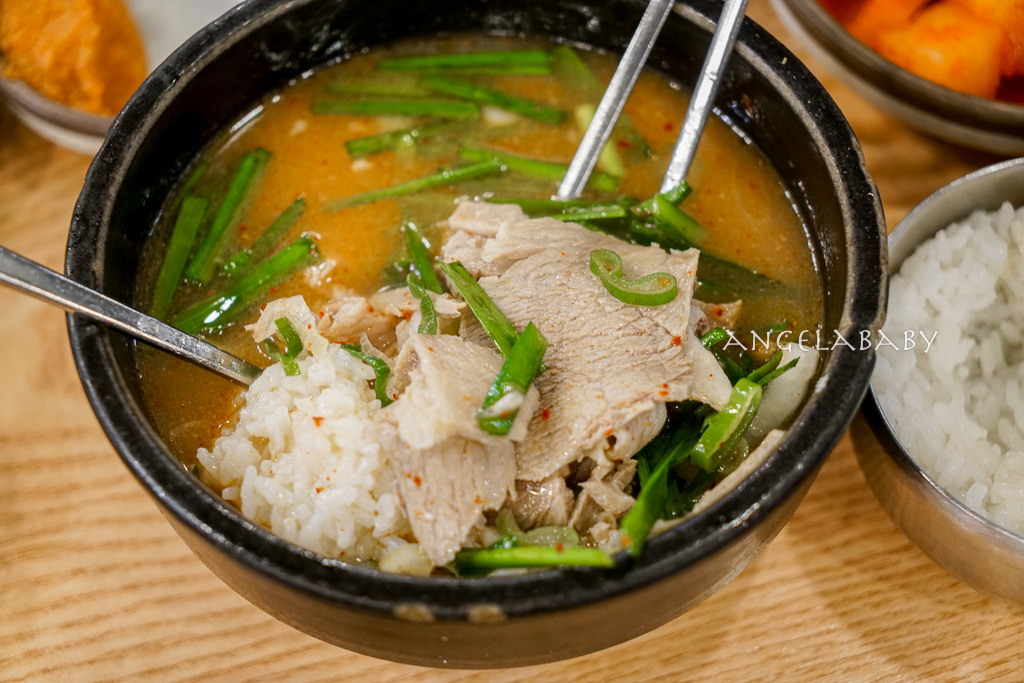 釜山西面美食｜24小時豬肉湯飯『松亭三代豬肉湯飯송정3대국밥』豬肉湯飯一條街 @梅格(Angelababy)享樂日記