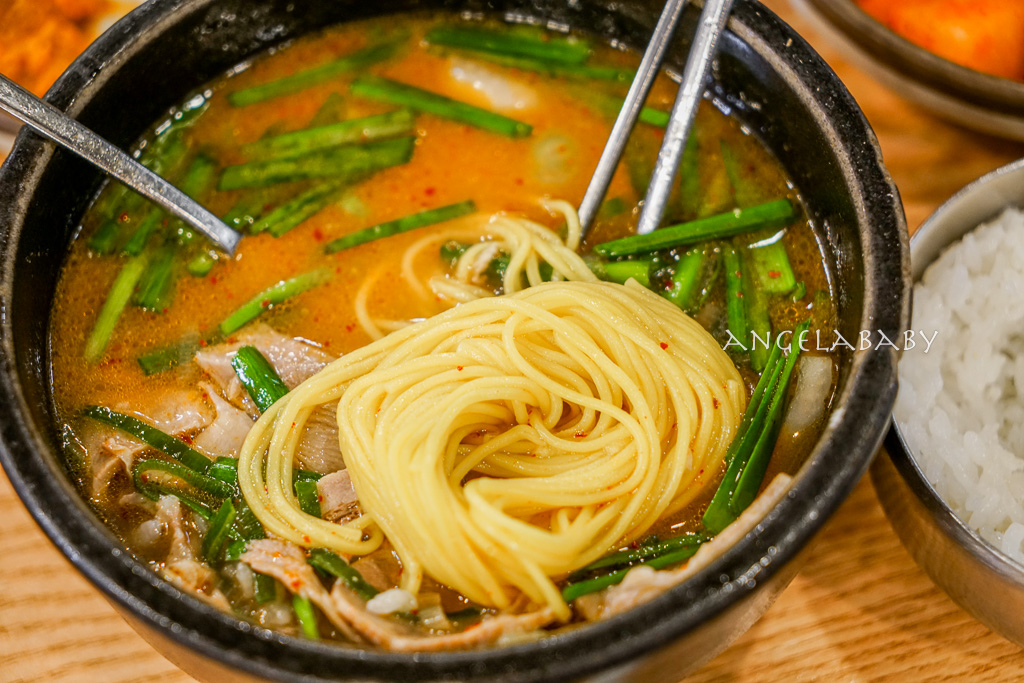 釜山西面美食｜24小時豬肉湯飯『松亭三代豬肉湯飯송정3대국밥』豬肉湯飯一條街 @梅格(Angelababy)享樂日記