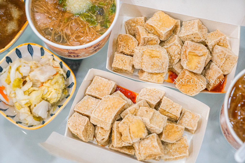 新莊美食『中港蚵仔麵線』在地30年爆料大腸蚵仔麵線、一口酥臭豆腐 @梅格(Angelababy)享樂日記