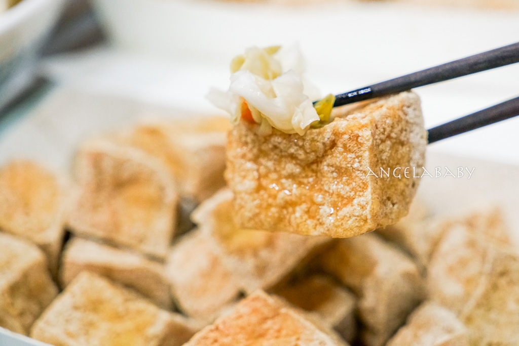 新莊美食『中港蚵仔麵線』在地30年爆料大腸蚵仔麵線、一口酥臭豆腐 @梅格(Angelababy)享樂日記