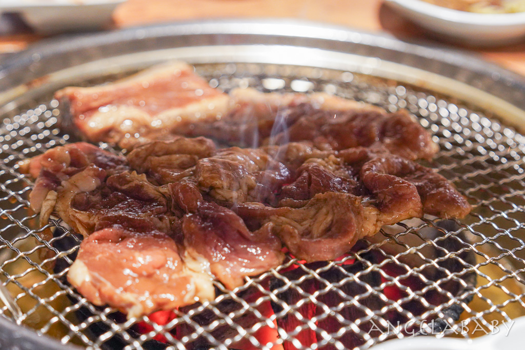 釜山西面烤肉推薦『烤肉的男子(고기굽는남자) 』菜單、免動手好吃烤肉推薦 @梅格(Angelababy)享樂日記