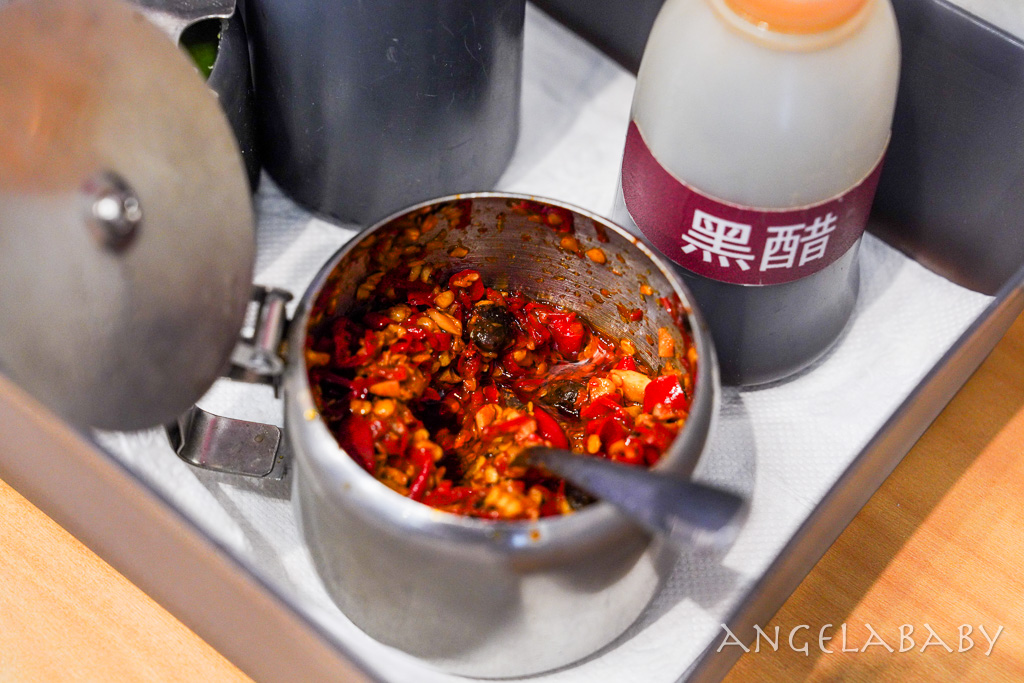 西門町美食『滿塘無刺虱目魚』超好吃乳白湯頭虱目魚粥、脆皮蚵仔煎 @梅格(Angelababy)享樂日記