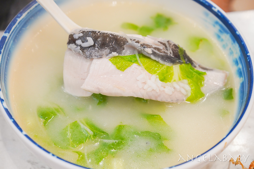 西門町美食『滿塘無刺虱目魚』超好吃乳白湯頭虱目魚粥、脆皮蚵仔煎 @梅格(Angelababy)享樂日記