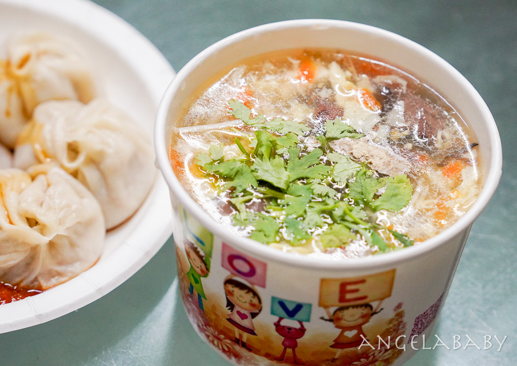中山國中站美食『發哥筍湯包』卡車筍湯包搬家了！爆漿湯包一顆11元 @梅格(Angelababy)享樂日記