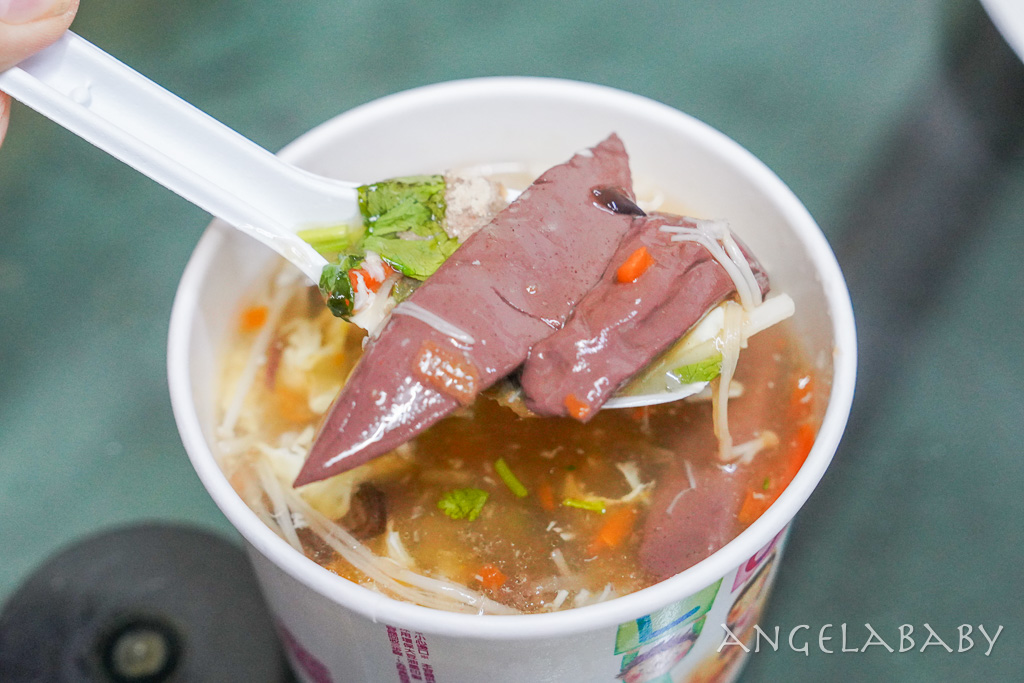 中山國中站美食『發哥筍湯包』卡車筍湯包搬家了！爆漿湯包一顆11元 @梅格(Angelababy)享樂日記