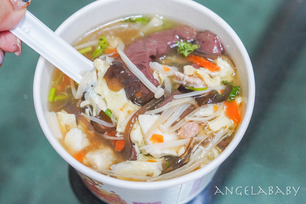 中山國中站美食『發哥筍湯包』卡車筍湯包搬家了！爆漿湯包一顆11元 @梅格(Angelababy)享樂日記