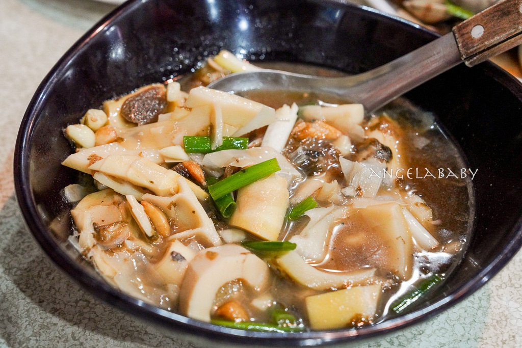 礁溪美食『天下第一窯烤雞』龍眼木燒製的脆皮烤雞、豬油飯雞油飯吃到飽、礁溪烤雞推薦 @梅格(Angelababy)享樂日記