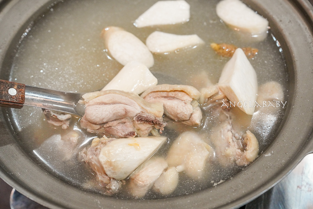 礁溪美食『天下第一窯烤雞』龍眼木燒製的脆皮烤雞、豬油飯雞油飯吃到飽、礁溪烤雞推薦 @梅格(Angelababy)享樂日記