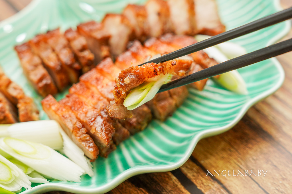 中秋烤肉禮盒『鬍鬚張』石板鹹豬肉、鮮蒜香腸都好吃、居家料理包囤貨冰箱、即時加熱超方便 @梅格(Angelababy)享樂日記