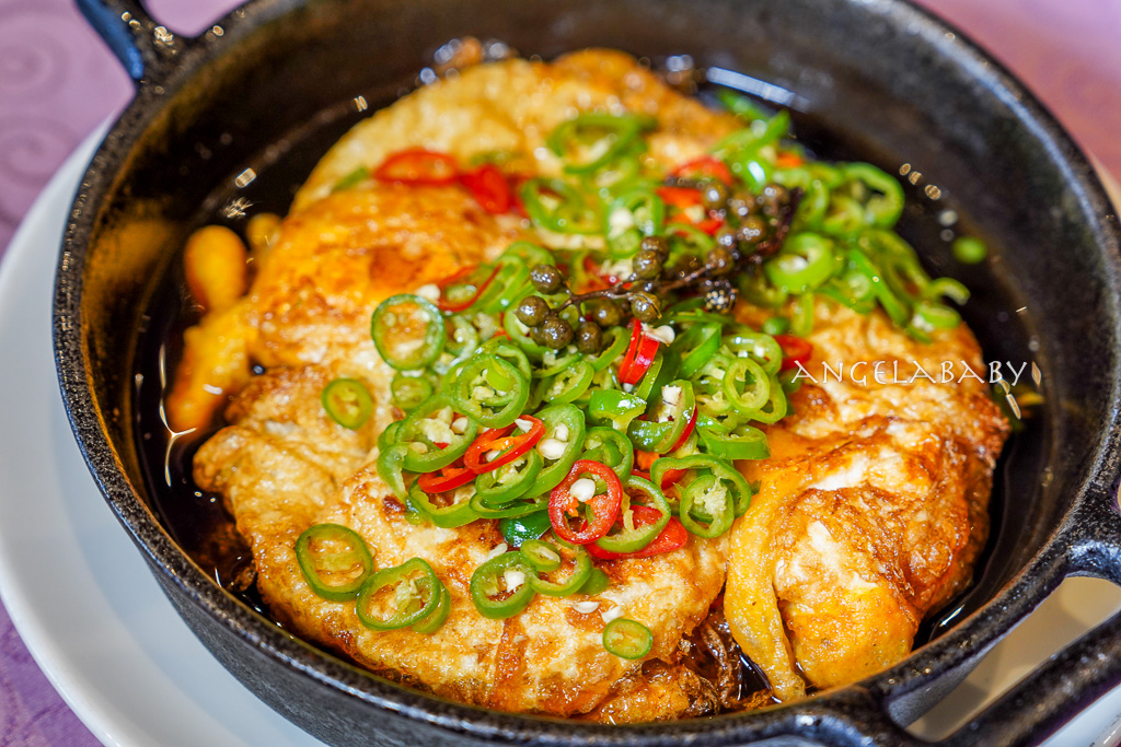台北凱達大飯店家宴中餐廳榮獲「2025亞太十大名菜美點」的創意佳餚『20年老菜脯蒸午仔魚』融入客家味益發思鄉情 @梅格(Angelababy)享樂日記