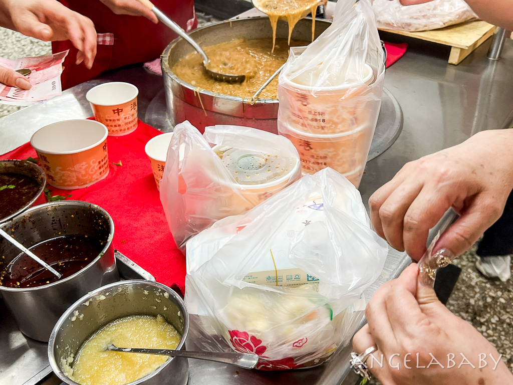 新莊美食『中港蚵仔麵線』在地30年爆料大腸蚵仔麵線、一口酥臭豆腐 @梅格(Angelababy)享樂日記