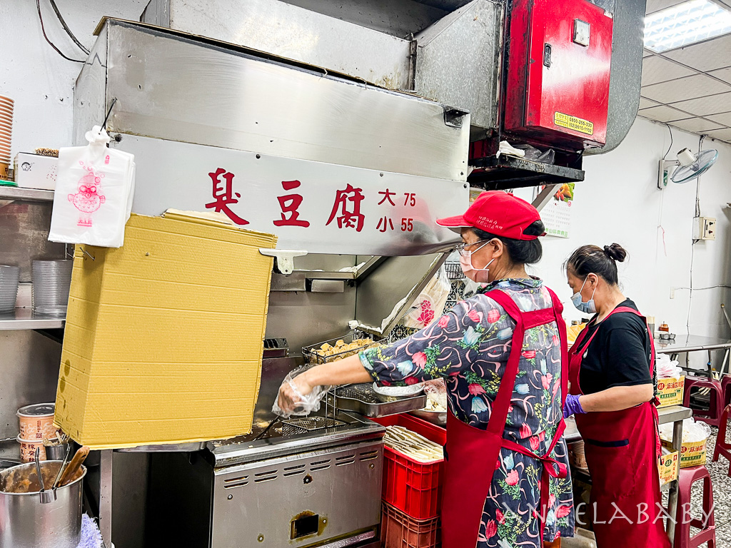 新莊美食『中港蚵仔麵線』在地30年爆料大腸蚵仔麵線、一口酥臭豆腐 @梅格(Angelababy)享樂日記