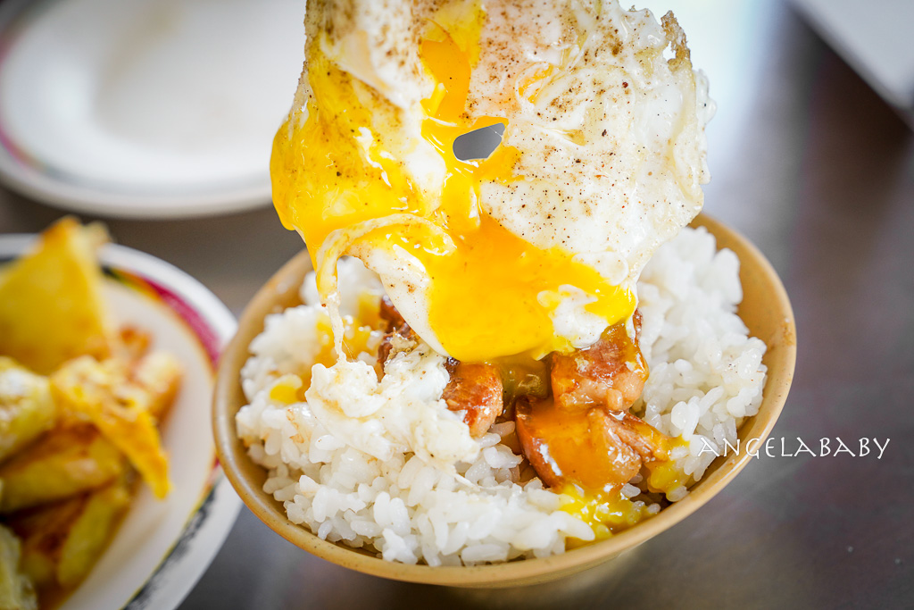 台東中式早餐『中華早點』招牌滷肉飯、巨無霸蔥蛋饅頭 @梅格(Angelababy)享樂日記