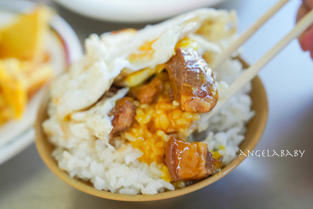 台東中式早餐『中華早點』招牌滷肉飯、巨無霸蔥蛋饅頭 @梅格(Angelababy)享樂日記
