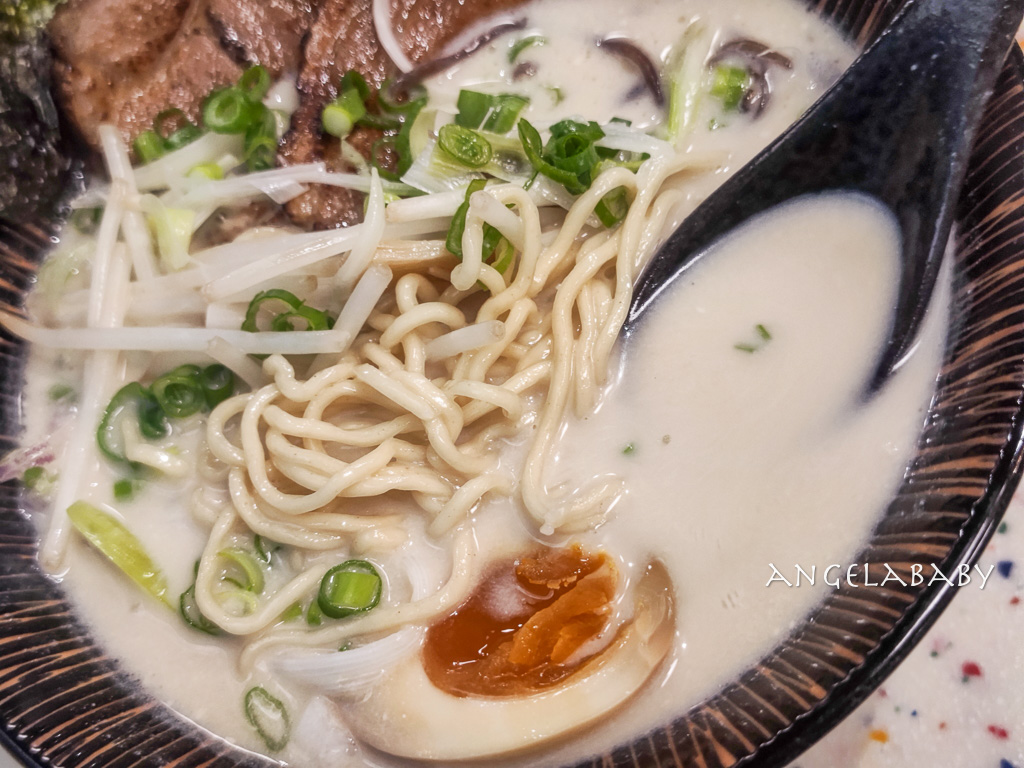 永樂市場大稻埕美食『赤羽拉面 ラーメン Ramen Akabane』百年古蹟裡的超濃豚骨拉麵、紅茶綠茶免費 @梅格(Angelababy)享樂日記
