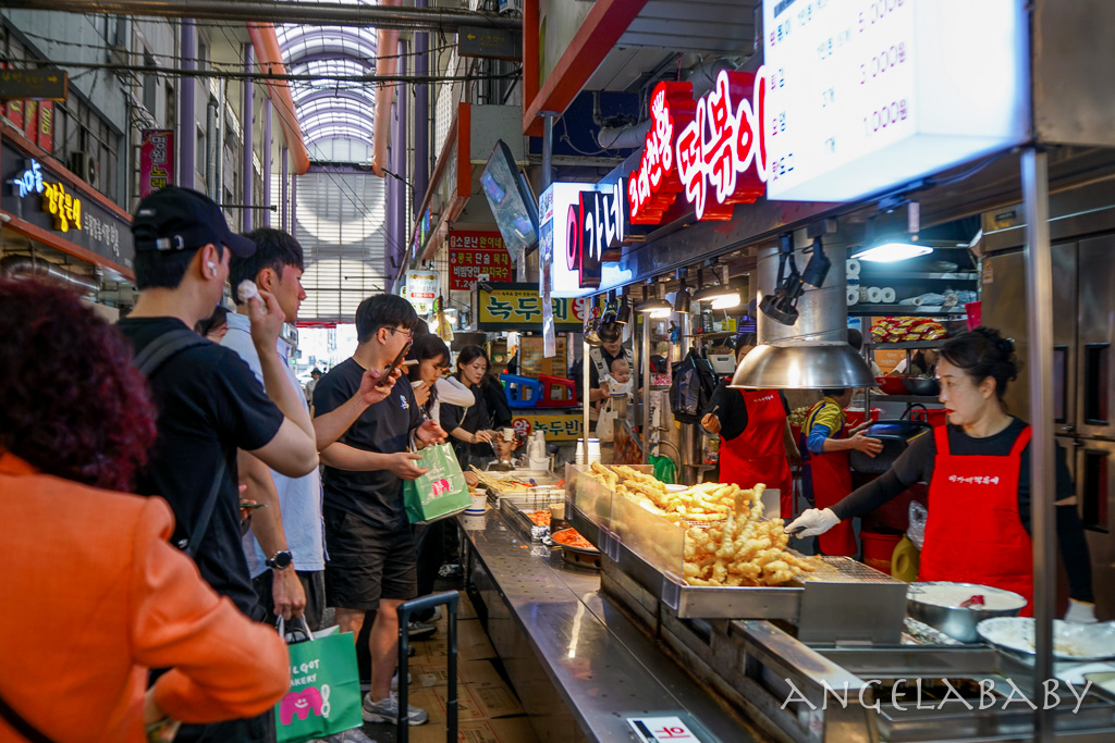 釜山南浦洞富平市場必吃『Mil Got (밀곳)』招牌黃豆奶油艾草麵包（奶油餡紅豆艾草糯米糕） @梅格(Angelababy)享樂日記